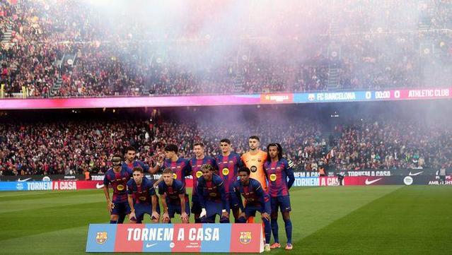 L'onze inicial del Barça, posant per a la foto (Reuters)