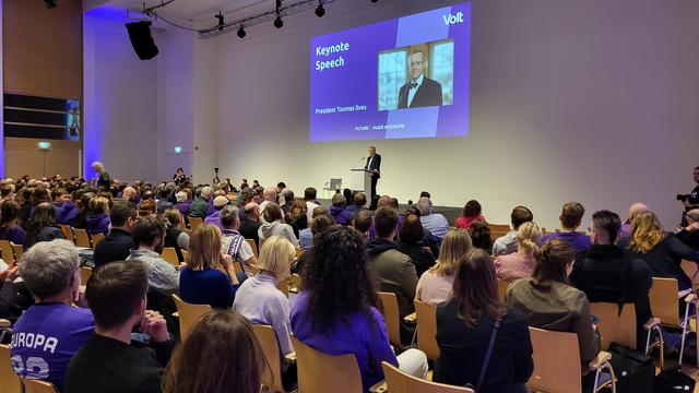 Der ehemalige Staatspräsident Estlands, Toomas Ilves, bei der Generalversammlung von Volt Europa