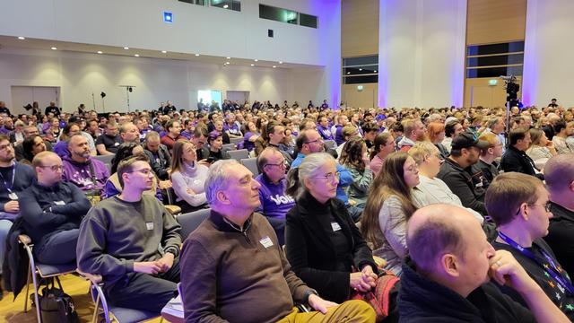 1700 Mitglieder bei der Generalversammlung von Volt Europa