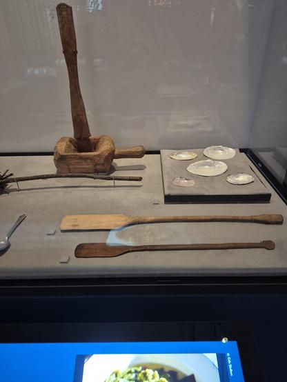 #Meskwaki (sometimes spelled Mesquaki), also known by the European exonyms Fox Indians or the Fox, are a Native American people. They have been closely linked to the Sauk (Sac