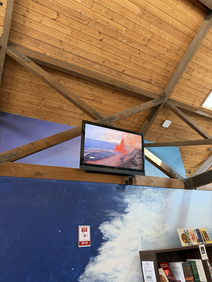 Live feed at the Mauna Kea information center 