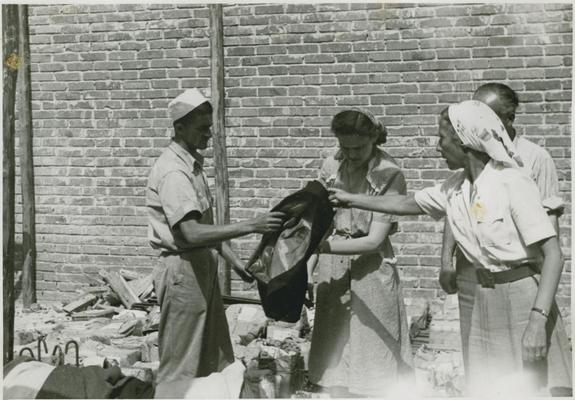 Gyaros Island of Exile - Penitentiary camp nr.4. "Distribution of relief items." - ICRC V-P-HIST-E-05827.JPG 13.06.1948