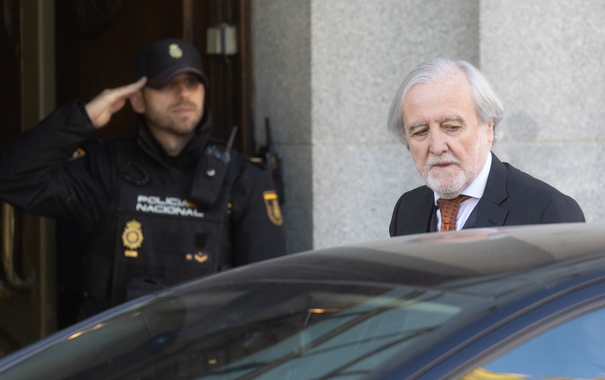 El jutge del Suprem Juan Ramón Berdugo arribant al tribunal (Europa Press/Eduardo Parra)