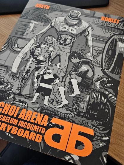 La couverture du storyboard de Bolchoi Arena, avec les trois persos principaux au brouillon en noir et blanc et le titre en orange fluo.