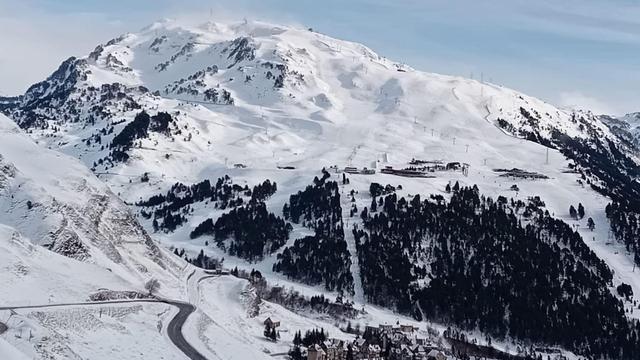 Panoramica generau dera estacion d'esqui de Baqueira Beret (Baqueira beret)