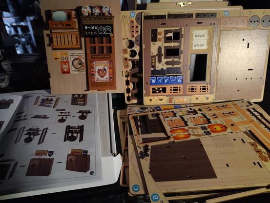 A model being built of a ramen shop