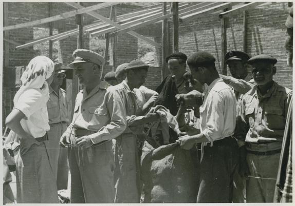 Gyaros Island of Exile - Penitentiary camp nr.4 "Distribution of relief items" - ICRC V-P-HIST-E-05826.JPG 13.06.1948
