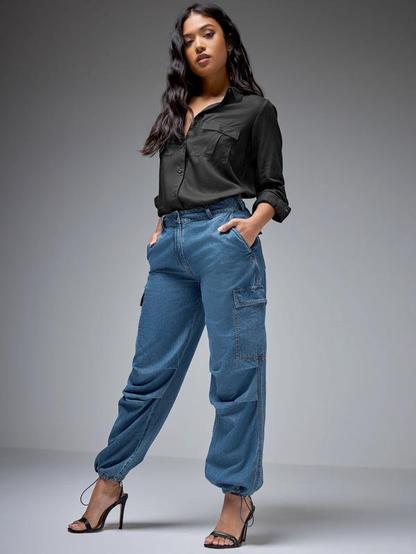 The 1980s parachute pants are back — and they have evolved. Using lightweight nylon or cotton blends they give students comfort without compromising on urban style. Pair them with sneakers, hoodies or fitted tops to create looks that transition from classes to evening outings easily.