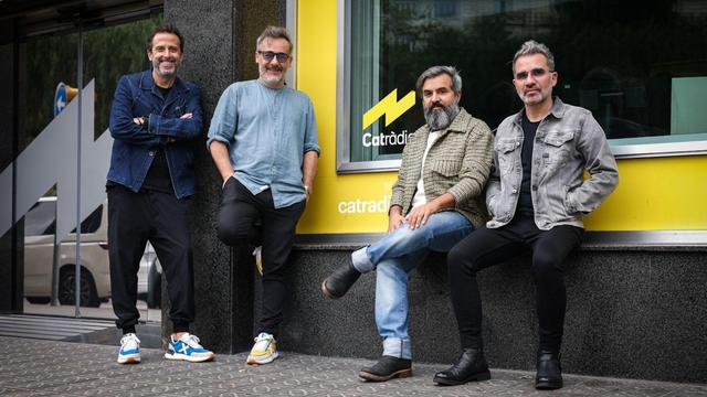 Love of Lesbian en una imatge recent davant de Catalunya Ràdio