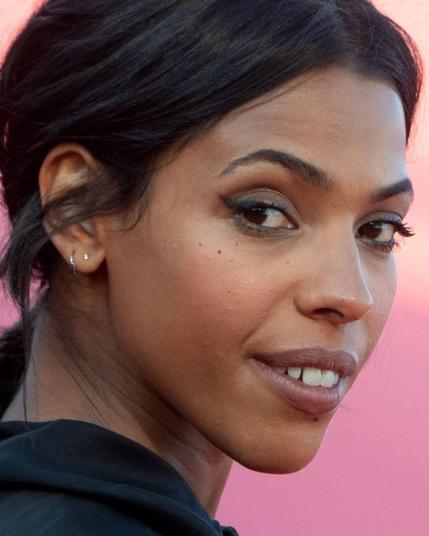 𝐙𝐢𝐭𝐚 𝐇𝐚𝐧𝐫𝐨𝐭