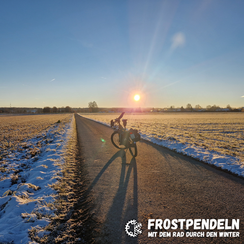 S-Pedelec auf Landstraße bei Sonnenaufgang