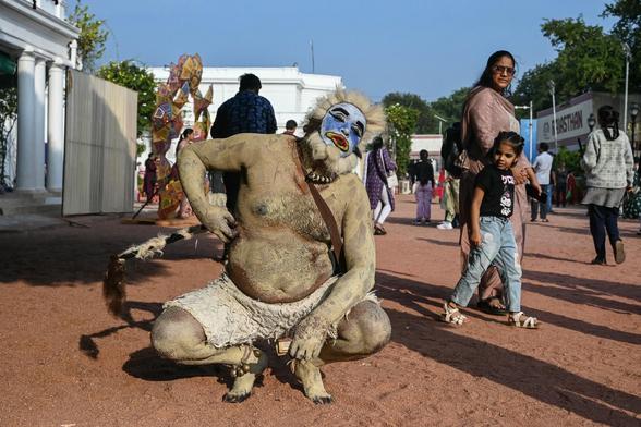 An artist dressed as the Hindu monkey god #Hanuman scratches himself.