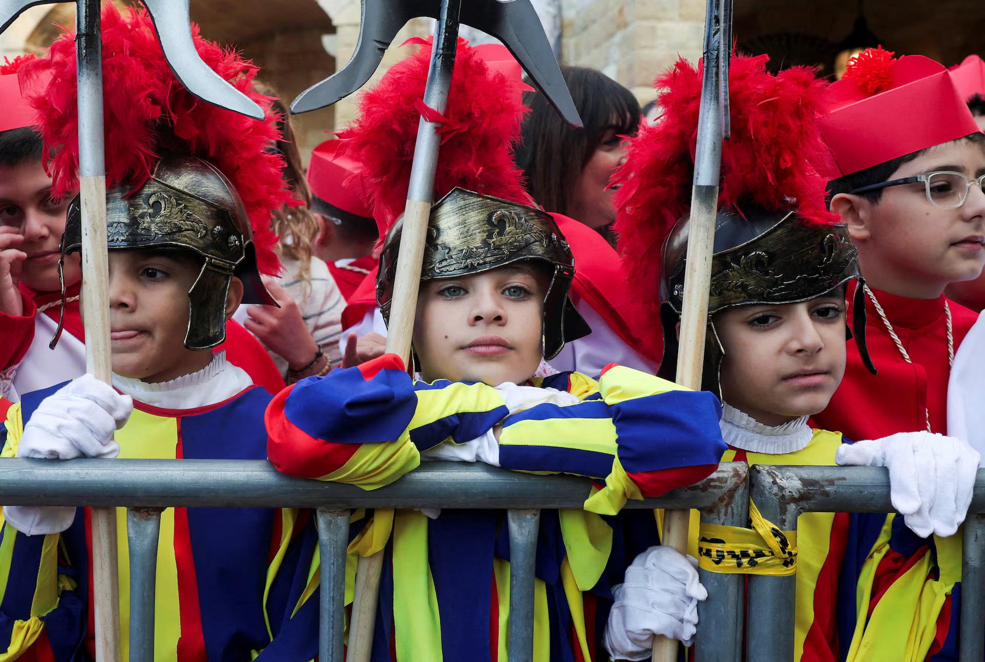 Children dressed as Swiss Guards.