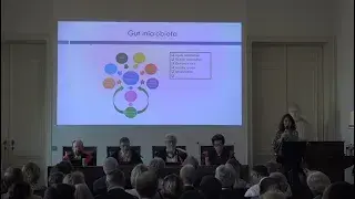 Justine Huart nous présentant ses travaux 