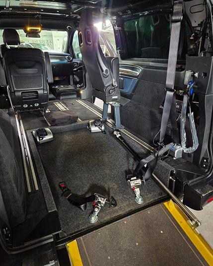 C2CBridge Versuchsfahrzeug - Einbau Rampe für Barrierefreiheit