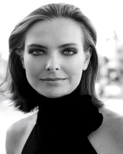 𝐂𝐚𝐫𝐨𝐥𝐞 𝐁𝐨𝐮𝐪𝐮𝐞𝐭