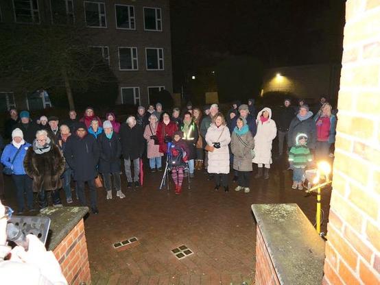 Bild: Gedenken zum 83. Jahrestag der Deportation von Jüdinnen und Juden. Copyright: AG Geschichte der Ohestraße