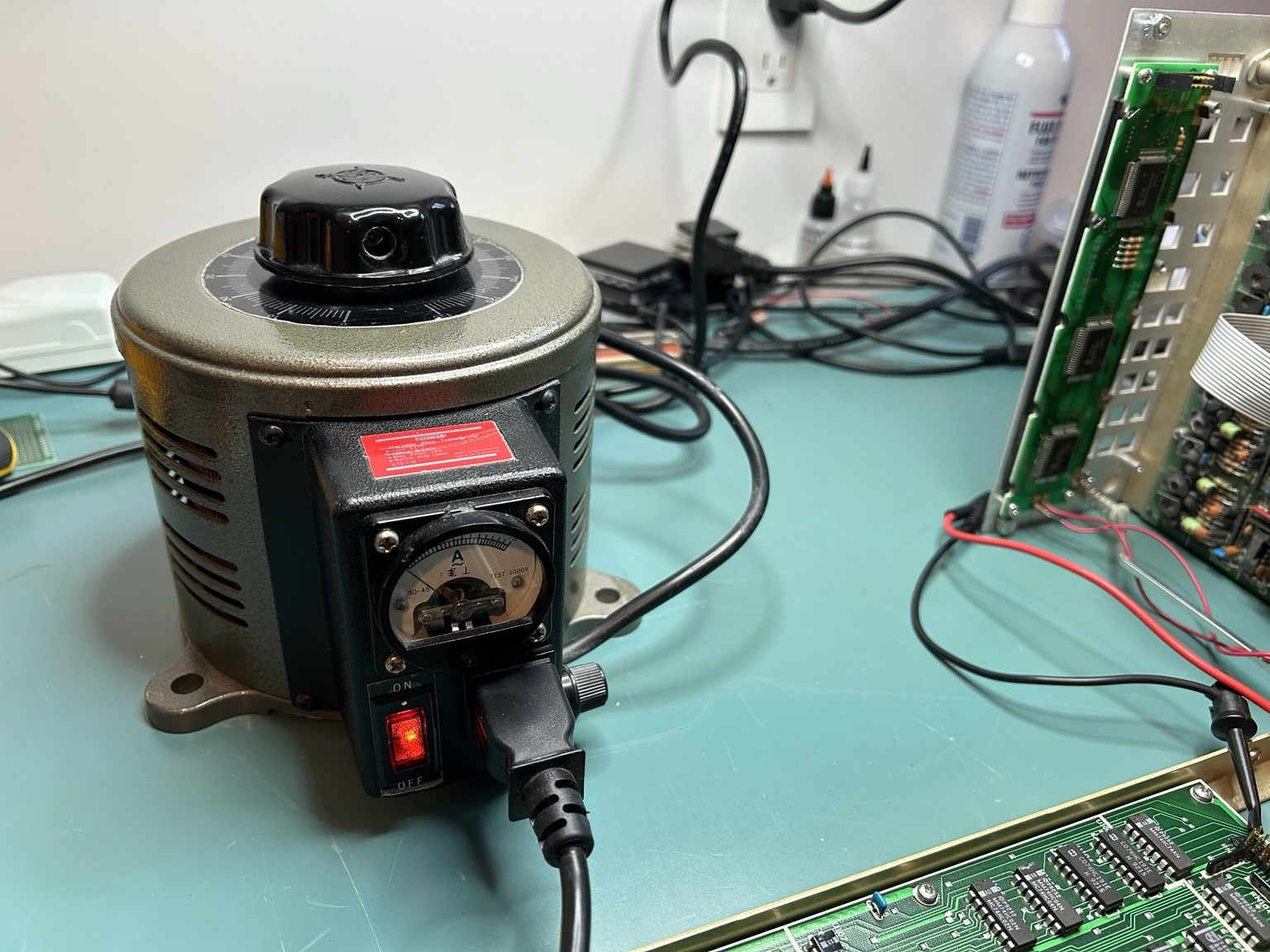 A beautiful flea market variac on my lab bench.