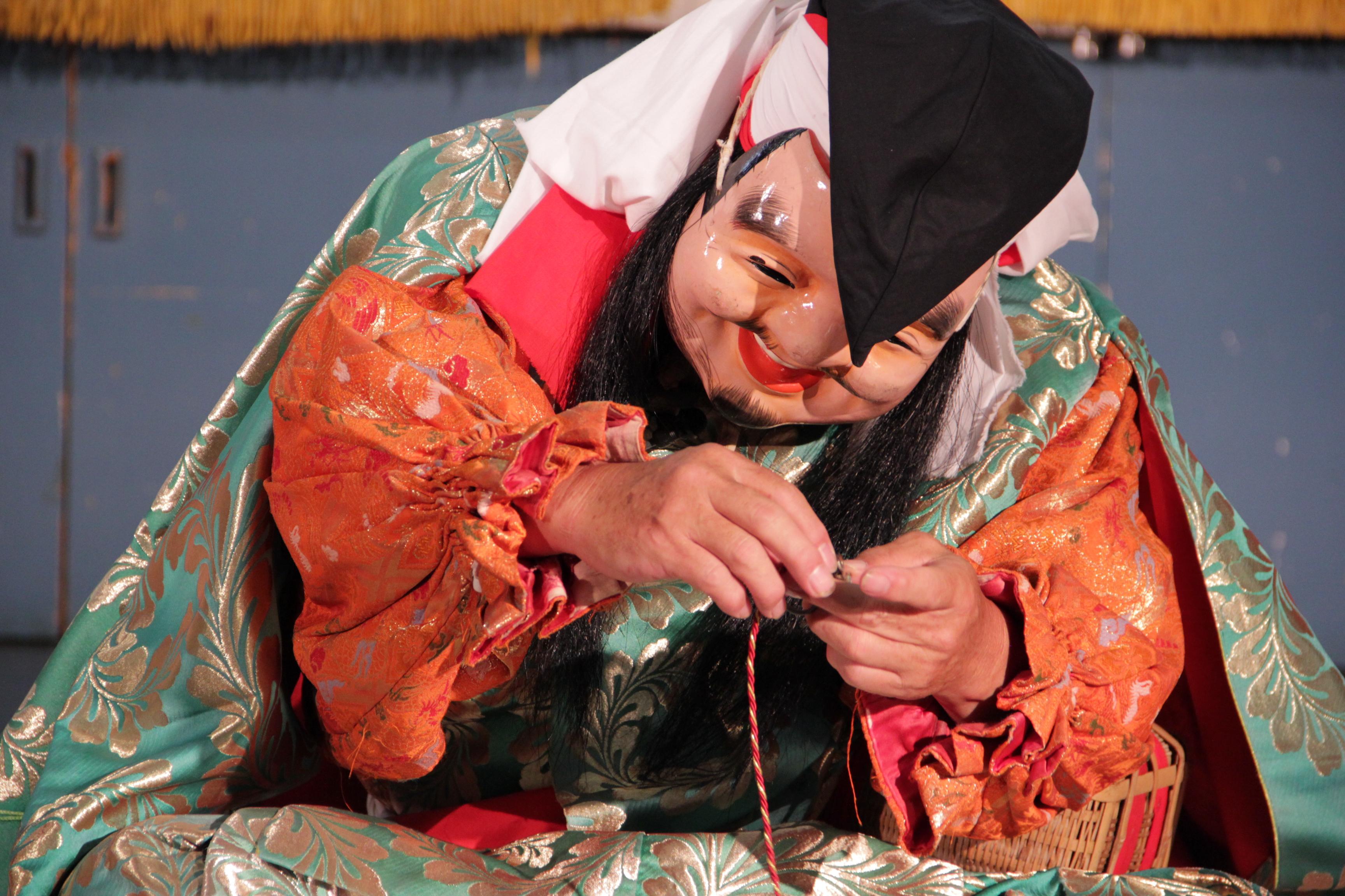 An actor dressed as Ebisu.