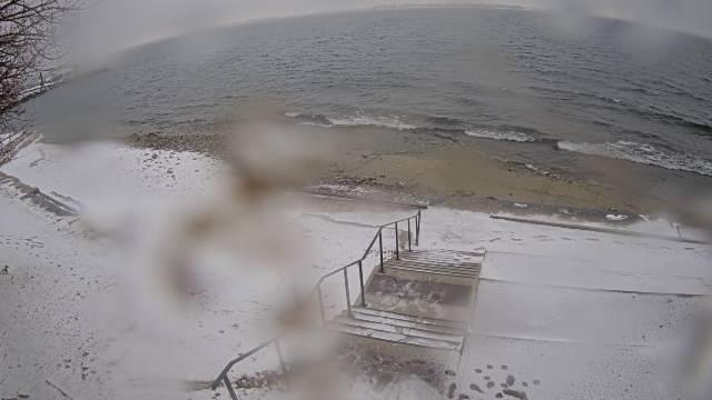 Various views of Lake Ontario from the Richardson Bath House on Richardson Beach in Kingston, ON. // Image captured at: 2025-12-10 19:00:03 UTC (about 1 min. prior to this post) // Current Temp in Kingston: 33.87 F | 1.04 C // Precip: mist // Wind: S at 16.106 mph | 25.9 kph // Humidity: 100%