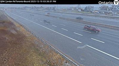 Traffic cam on Queens Expressway looking west with Lake Ontario in the distance. // Image captured at: 2025-12-10 20:51:55 UTC (about 9 min. prior to this post) // Current Temp in Lincoln: 37.31 F | 2.95 C // Precip: light rain // Wind: WSW at 17.269 mph | 27.79 kph // Humidity: 91%