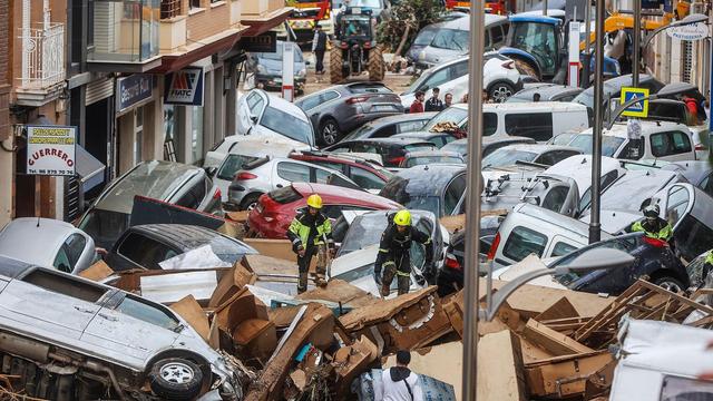 Cotxes amuntegats a Sedaví, a l'Horta Sud, després de la dana d'octubre del 2024 (Europa Press - Rober Solsona)