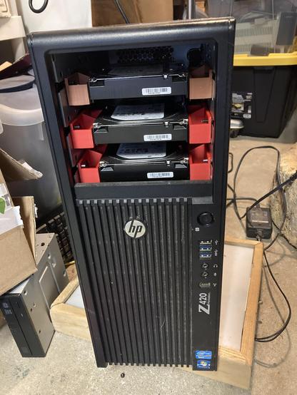An HP Z420 computer.