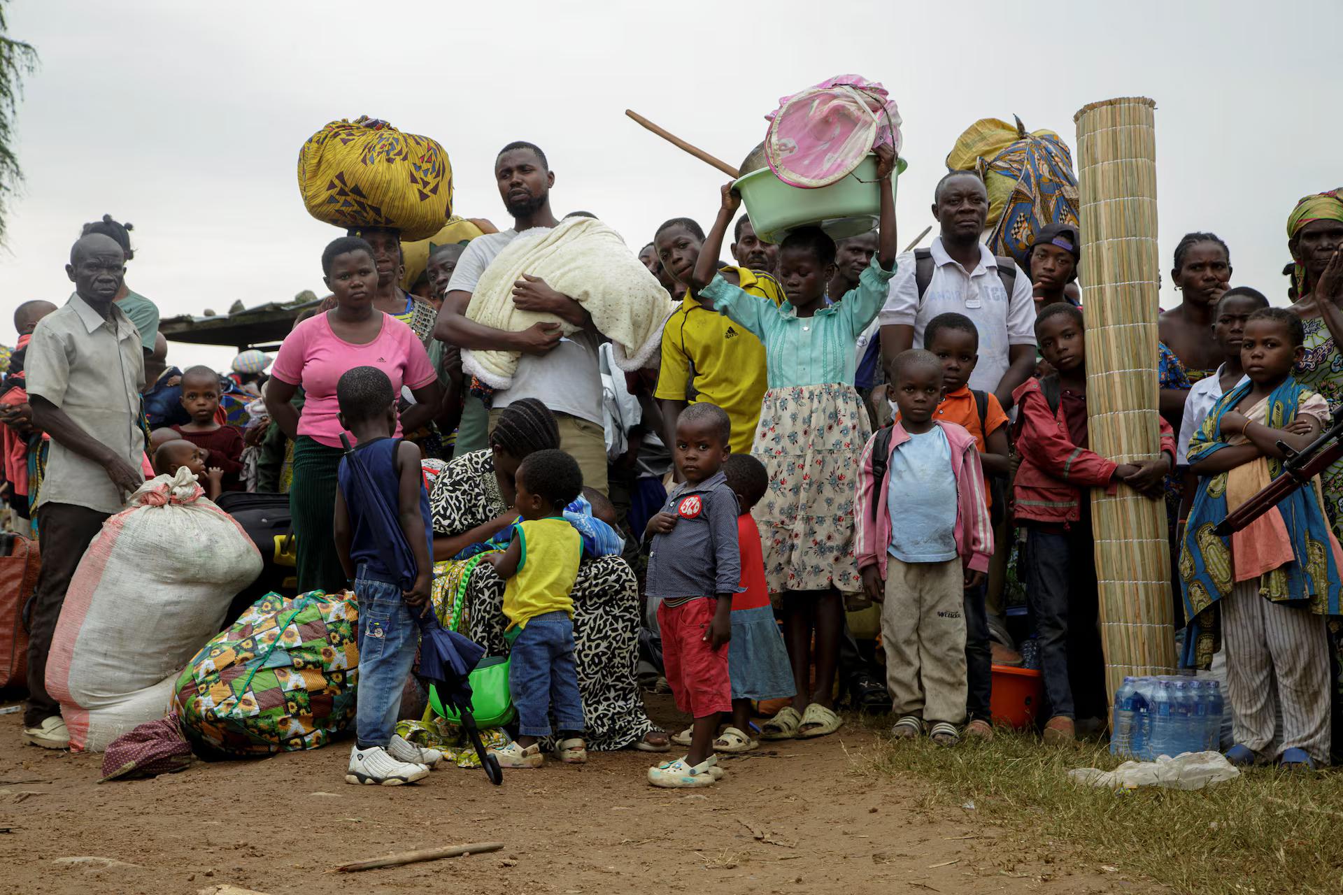 Displaced Congolese civilians & children.