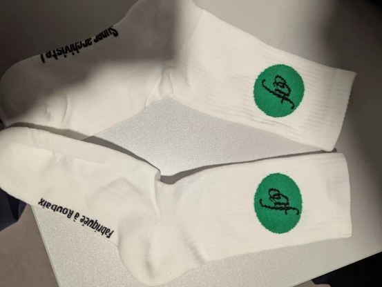 paire de chaussettes floquées "aaf" (logo de l'association des archivistes français)