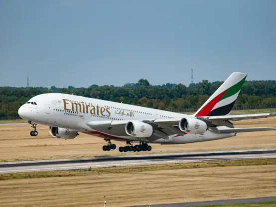 Emirates Baggage Allowance 2025: Cabin, Checked Bag Fees & Size Limits