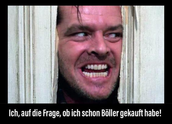 Jack Nicholson, alias Jack Torrance, in der ikonischen Axtszene aus dem Film "The Shining" mit dem Untertitel: "Ich, auf die Frage, ob ich schon Böller gekauft habe."
Jack Nicholson, alias Jack Torrance, in the iconic axe scene from the film "The Shining" with the subtitle: "Me, when asked if I've bought fireworks yet."