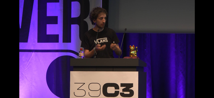 Eloy giving his lightning talk