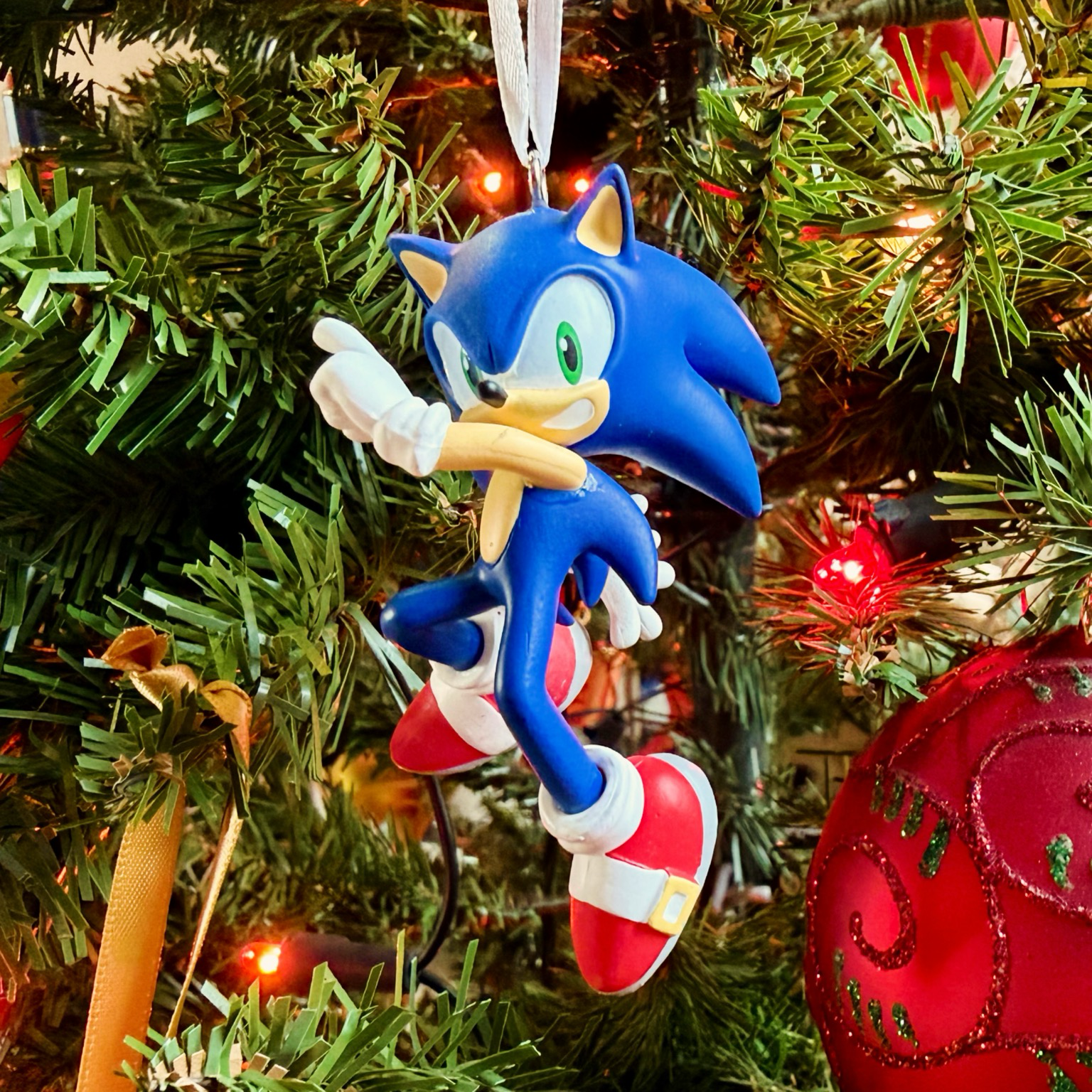 Sonic the Hedgehog tree ornament!