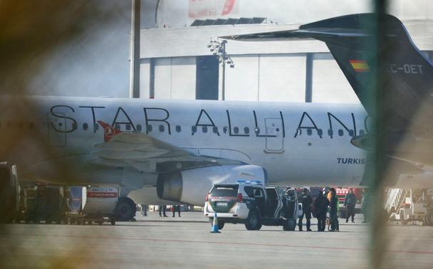 L'avió de Turkish Airlines que va aterrar a l'aeroport de Barcelona (Reuters/Albert Gea)