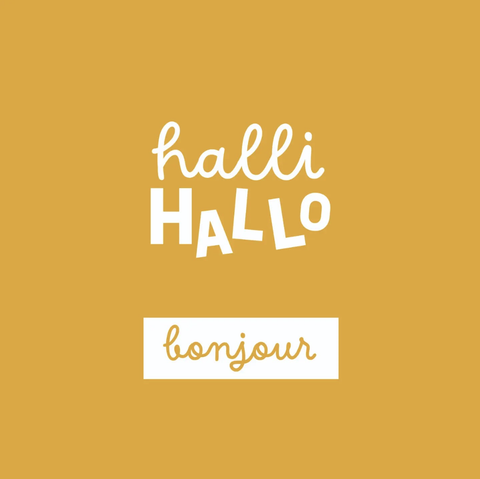 Hallihallo und bonjour! Der Hintergrund ist senfgelb.