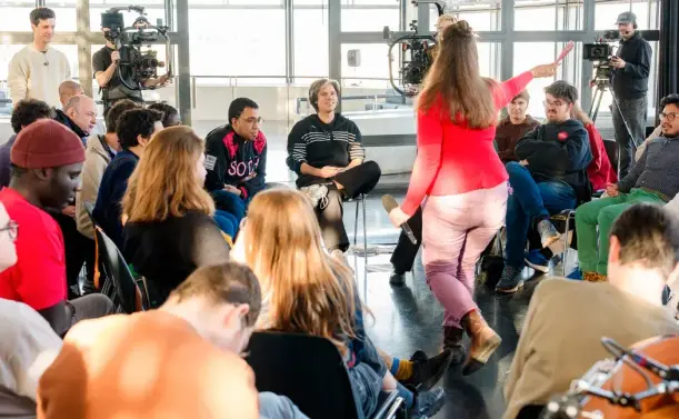 LES RENCONTRES DU PAPOTIN 
31 janvier à 20h30 sur France2 
Avec Orelsan 