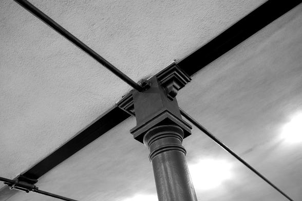 Close-up of a support beam in the Chemnitz University Library