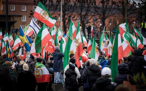 Demonstation in Gothenburg - local Iranians with flags.
