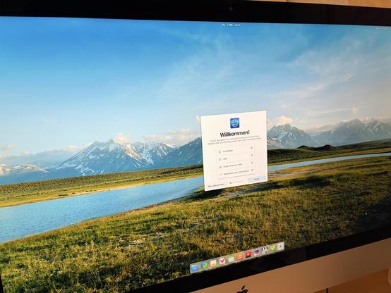 Foto mit dem Willkommen Screen von elementary OS