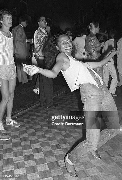 Diana Ross « Gets Down »
La chanteuse Diana Ross danse au Studio 54 Ă New York lors dâun passage dans la ville pour un engagement, le 17 aoĂ»t 1979.
Ross, D., & Warhol, A. (1975, septembre). Interview avec Diana Ross. Interview Magazine.