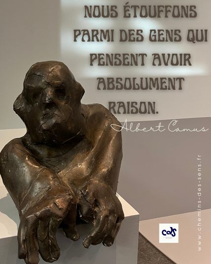 Nous étouffons parmi les gens qui pensent avoir absolument raison. Citation d'Albert Camus
