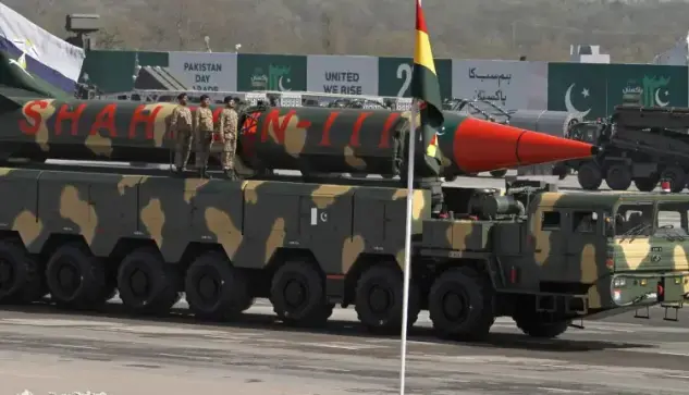 Image representative of nuclear Pakistan's commitment to defend the Haramain Shareefain.