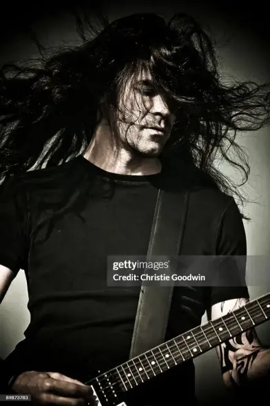 Ricardo Amorim du groupe Moonspell se produit sur scÚne lors de la derniÚre journée du Bloodstock Open Air à Catton Hall, le 16 août 2009 à Derby, Angleterre.
Interview avec Fernando Ribeiro du groupe Moonspell Ă propos du 30á” anniversaire de lâalbum Wolfheart, rĂ©alisĂ©e par Miguel pour Metal Heart Radio.