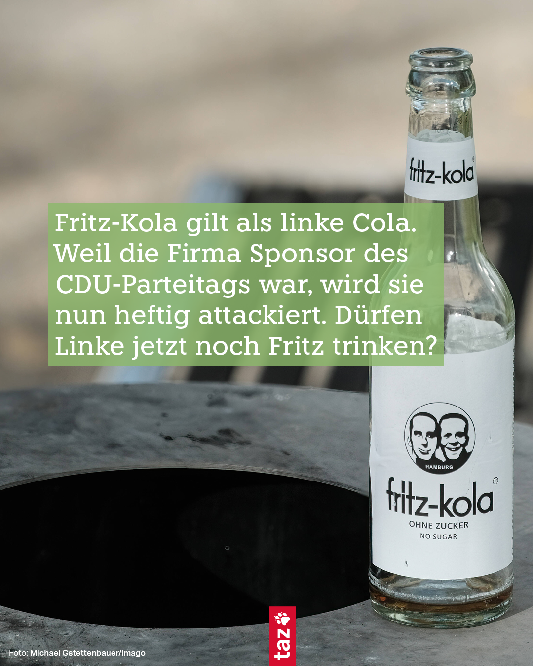 Eine zuckerfreie, leere Fritz-Kola Flasche steht auf einem Mülleimer. Dazu der Text: Fritz-Kola gilt als linke Cola. Weil die Firma Sponsor des CDU-Parteitags war, wird sie nun heftig attackiert. Dürfen Linke jetzt noch Fritz trinken?