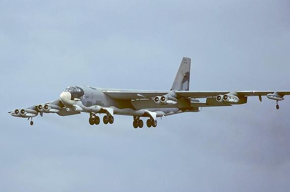 Eine Boeing B-52 Stratofortress ähnlich dem Unfallflugzeug
Autor: Mike Freer - Touchdown-aviation - Gallery page http://www.airliners.net/photo/USA---Air/Boeing-B-52G-Stratofortress/1449236/LPhoto http://cdn-www.airliners.net/aviation-photos/photos/6/3/2/1449236.jpg
Lizenz: GFDL 1.2