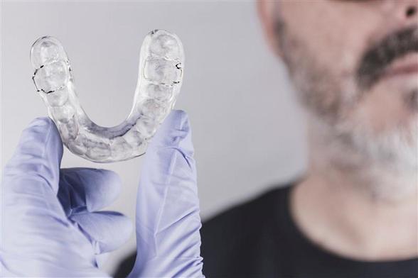 La fèrula és el tractament més comú, però no ataca l'arrel del problema (iStock)