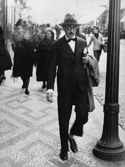 Свідомість ...
Фернанду Пессоа
A consciência é ...
Fernando Pessoa
https://buymeacoffee.com/valdeloir/lokobohuju
#ФернандуПессоа #філософія #свідомість #цитата #думки
#FernandoPessoa #philosophy #consciousness #quote #thoughts