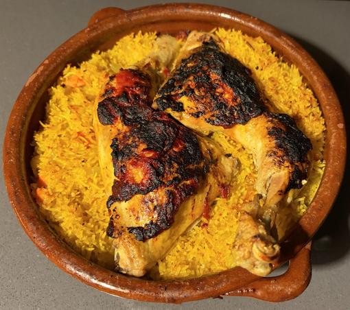 A bowl with Safran chicken/rice.