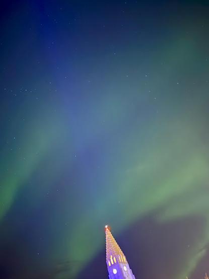Aurora over the spite of Hallgrímskirkja 