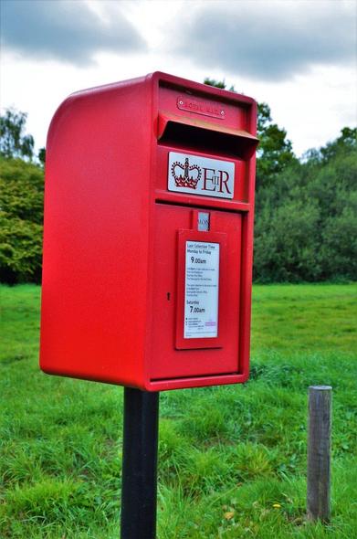 Postbox in Bramley Green, Hampshire. PostboxMap.co.uk